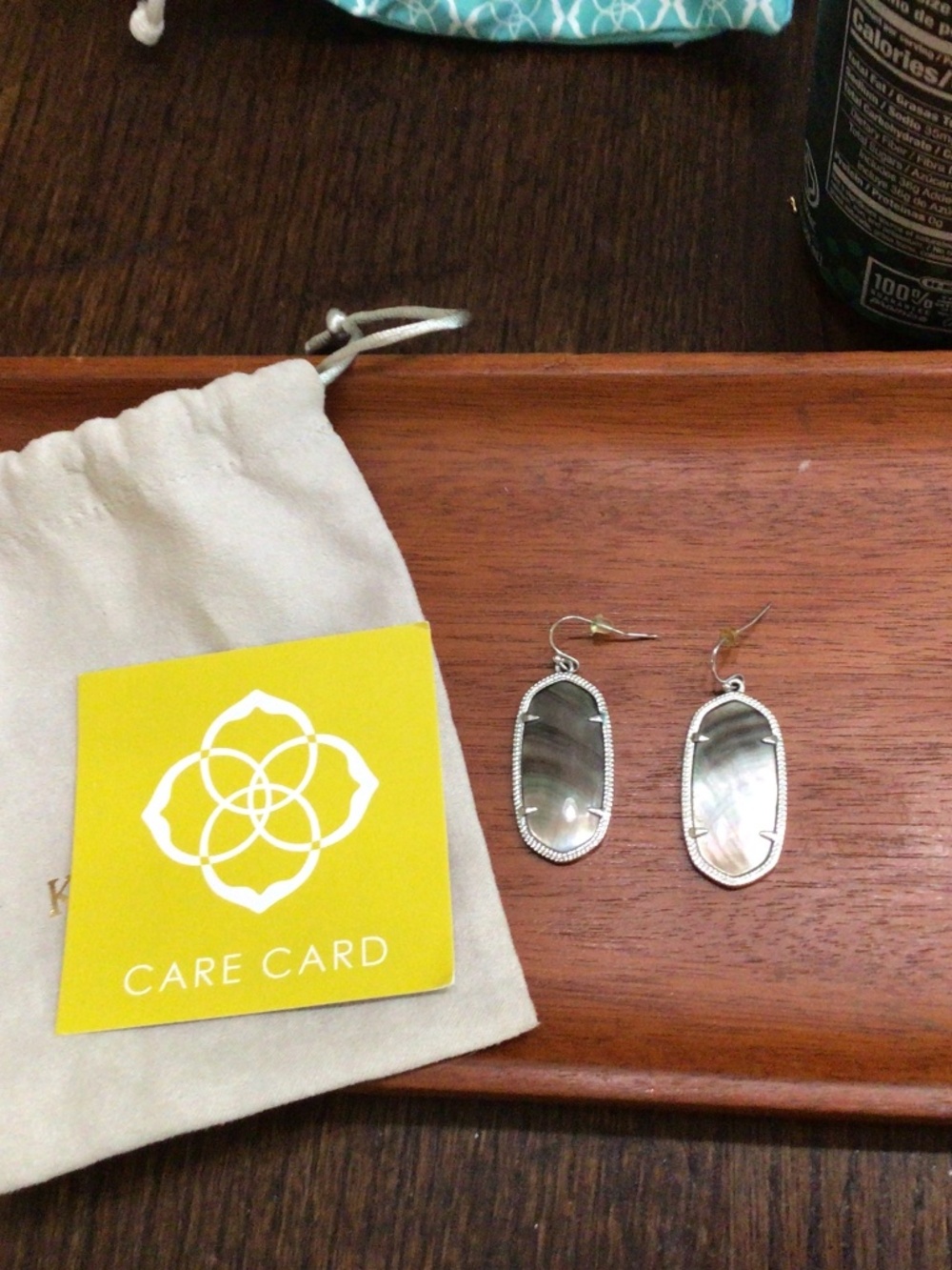 Kendra Scott Danielle Silhouette with iridescent Abolane Shell with Bag